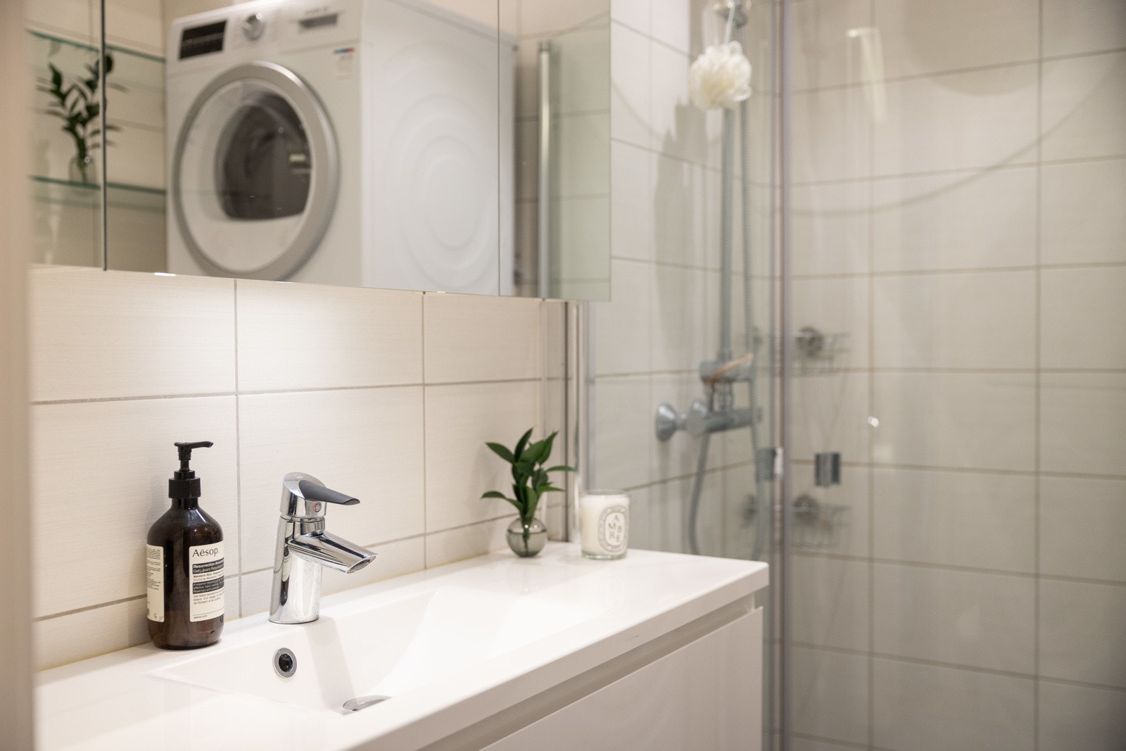 Varme i gulv og downlights i himling. Galleribilde