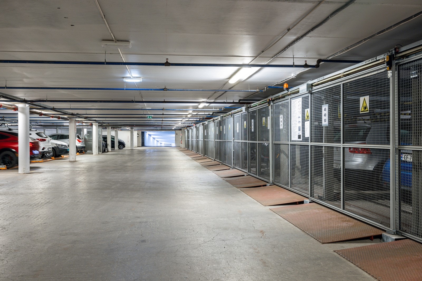 Garasjeplass i oppvarmet garasjeanlegg i Sandakerveien 22C! Mulighet for etablering av elbil-lader. Galleribilde