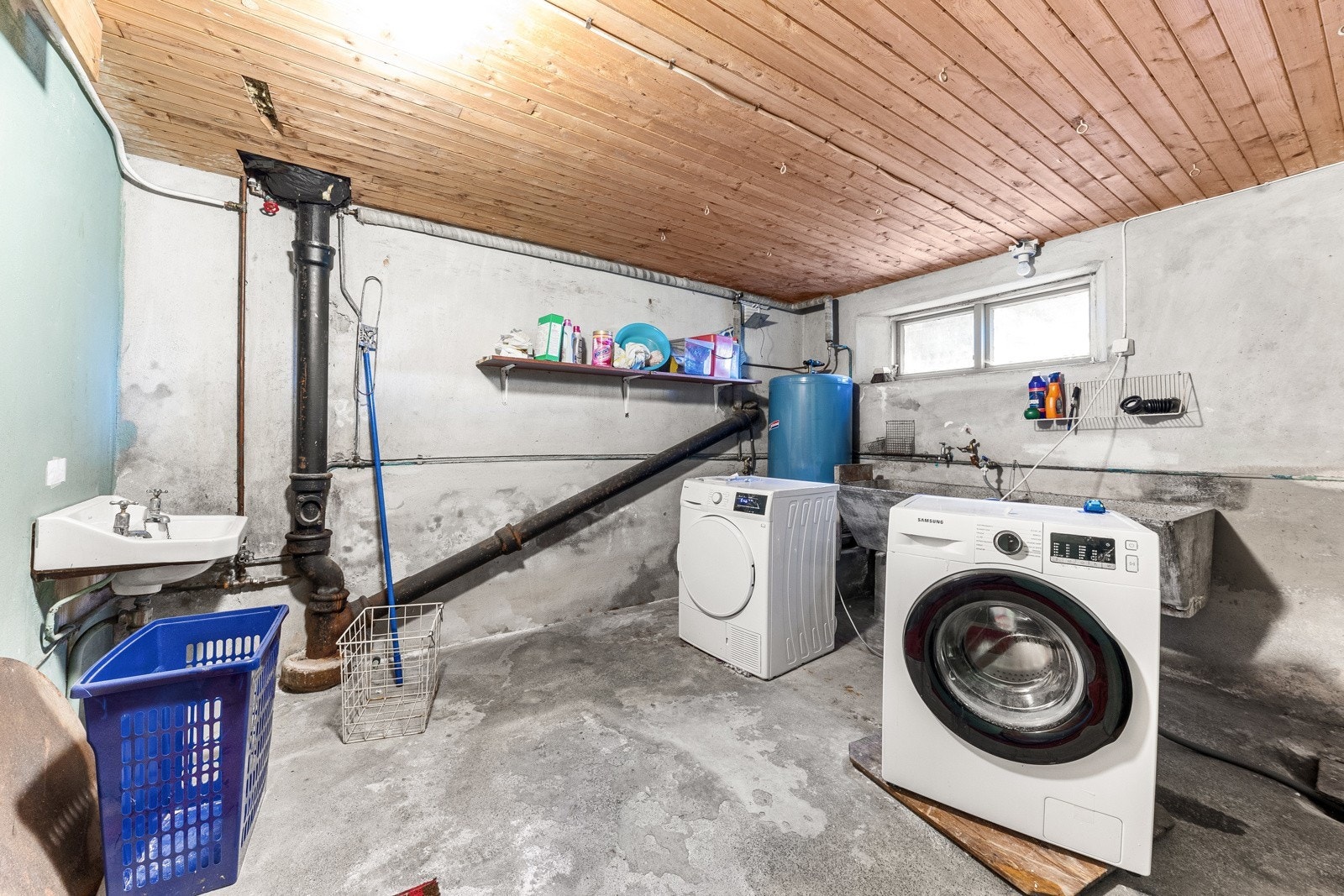 445_30881f4f-34d1-4fe5-b04b-b485686dbbb5.jpg Galleribilde