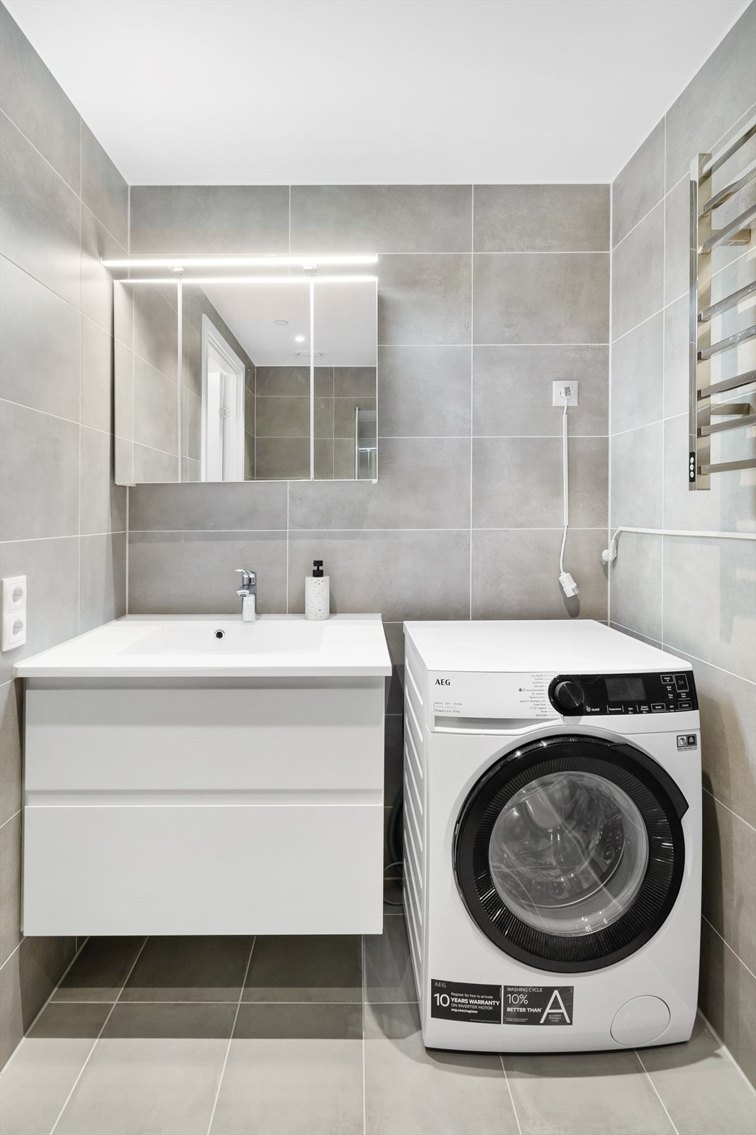 Bad med opplegg til vaskemaskin Galleribilde