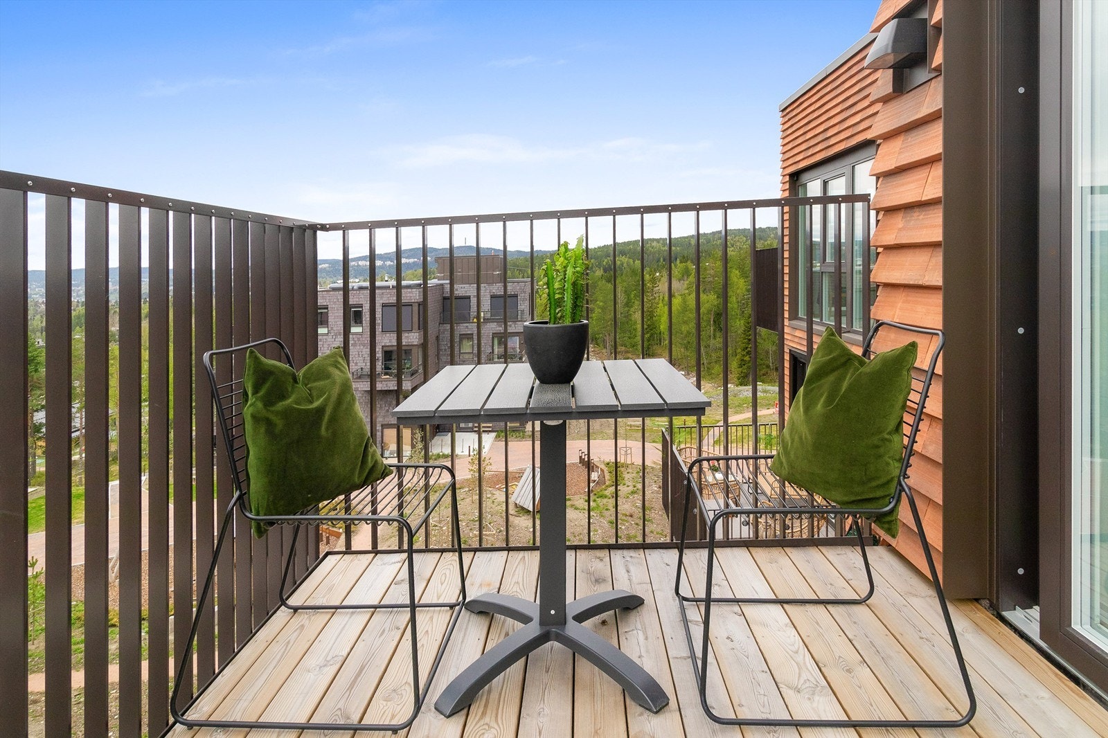 Høyt og fritt med nydelige solforhold og fantastisk utsikt Galleribilde