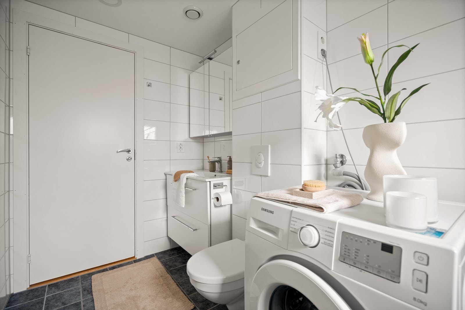 Badet ble oppgradert i regi av borettslaget i 2018. Da ble det også installert rør-i-rør-system og balansert ventilasjon Galleribilde