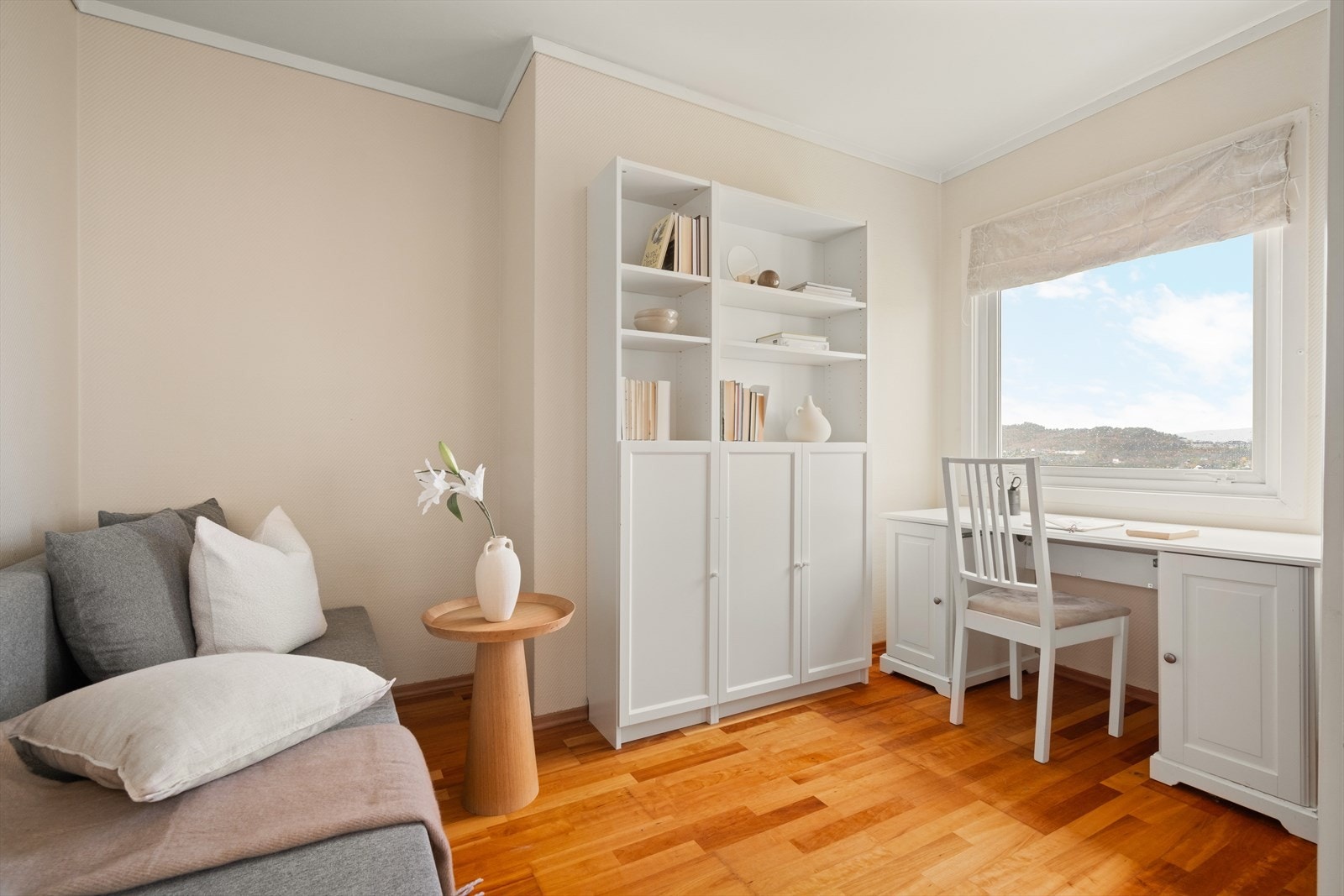 Det minste soverommet er i dag innredet som kontor Galleribilde