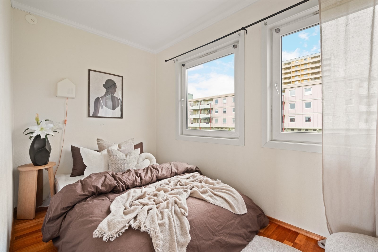 Leiligheten har tre luftige soverom, med god plass til å innrede som man ønsker Galleribilde