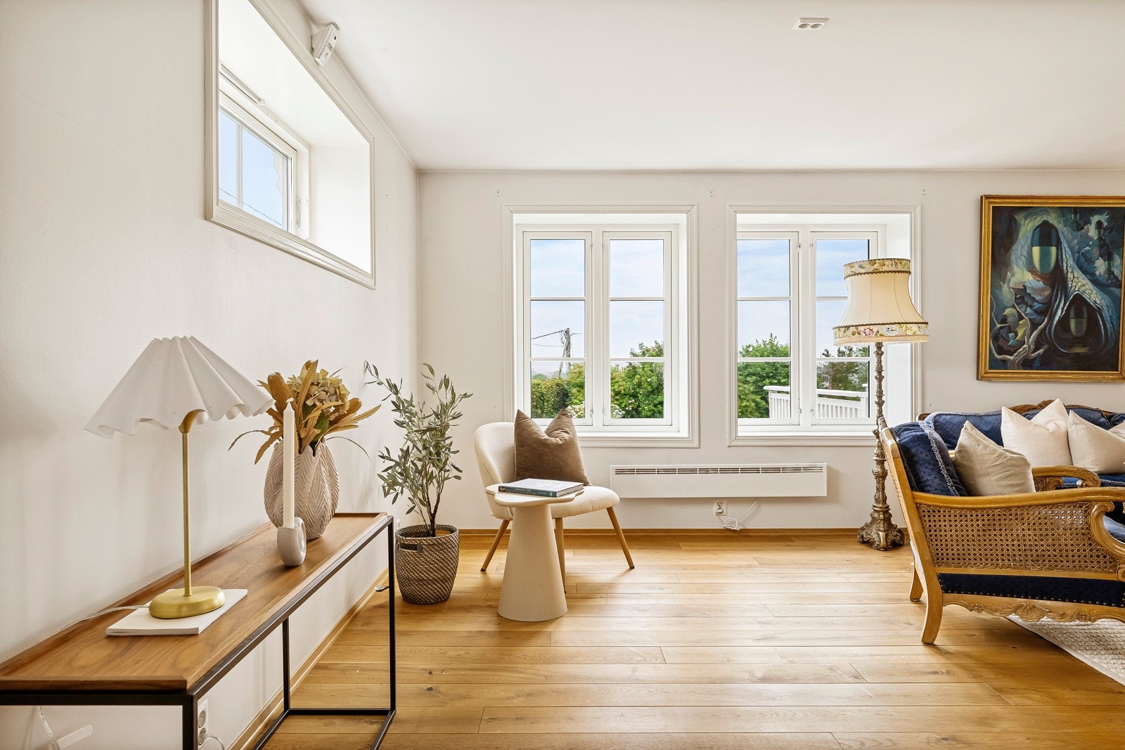 - Boligen varmes opp av både panelovner, varmepumpe og peis - Galleribilde