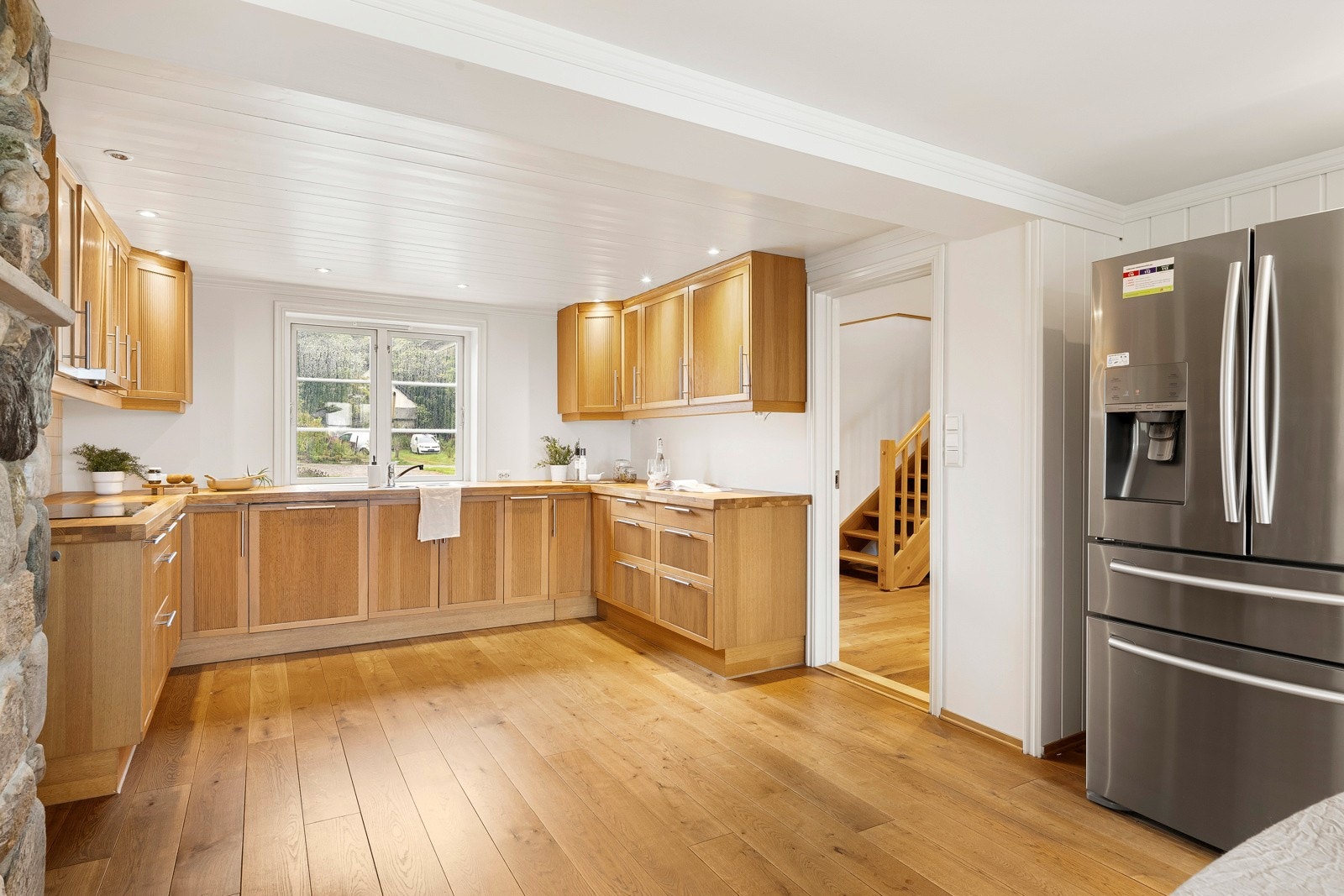 - Romslig kjøkken med hvitevarer som kan medfølge ved avtale - Galleribilde