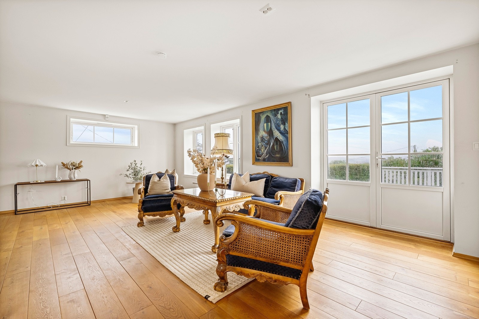 - Det er gjennomgående vakre kvaliteter som lyse overflater og enstavs parkett - Galleribilde