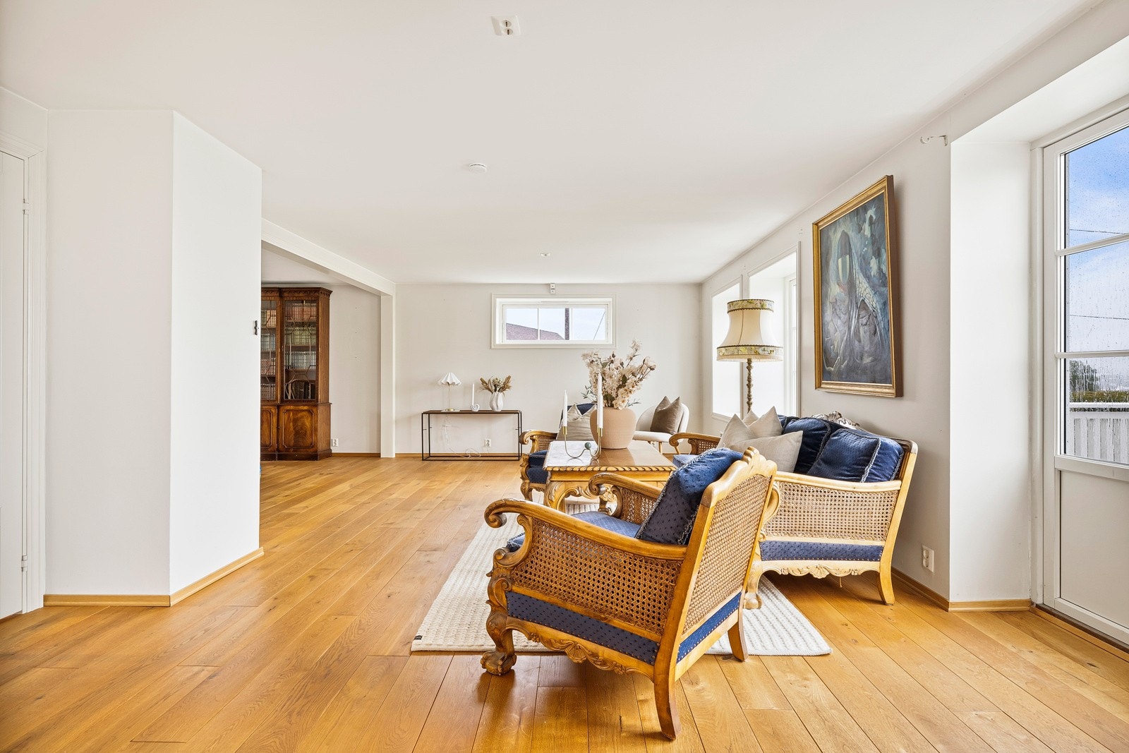 - Innenfor hovedstuen er det også plass til spisestue eller TV-stue - Galleribilde