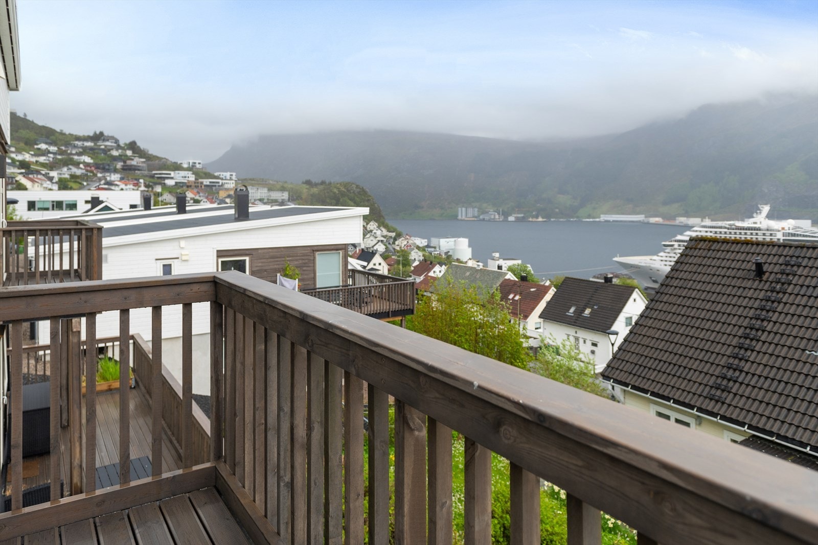 Utgang til balkong fra stuen Galleribilde