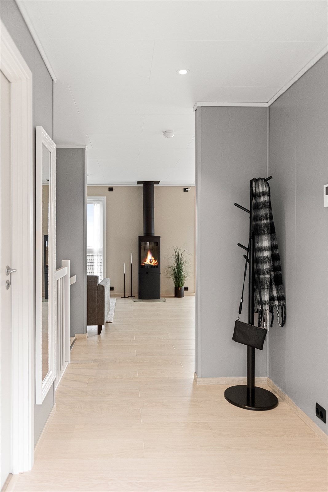 Inngangsparti med plass til sko og yttertøy Galleribilde