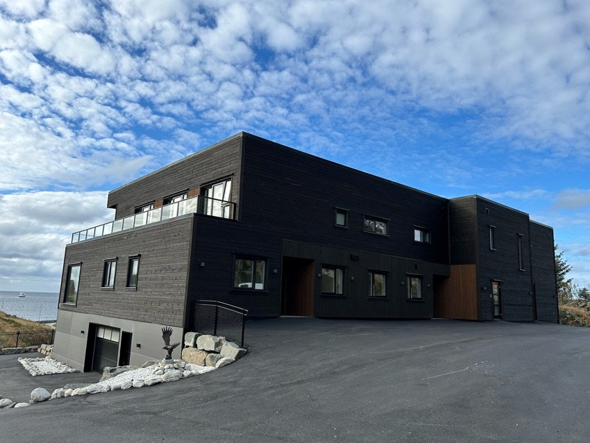 Det er felles garasjeanlegg for sameiet i underetasjen Galleribilde