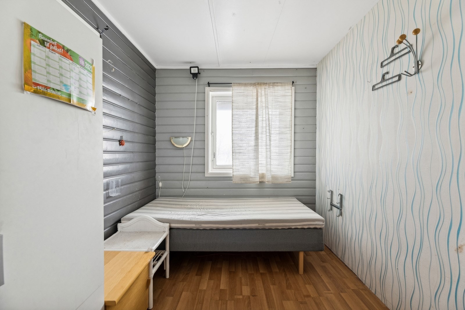 Rom i underetasje innredet som soverom. Ikke omsøkt/godkjent. Se pkt. ferdigattest. Galleribilde