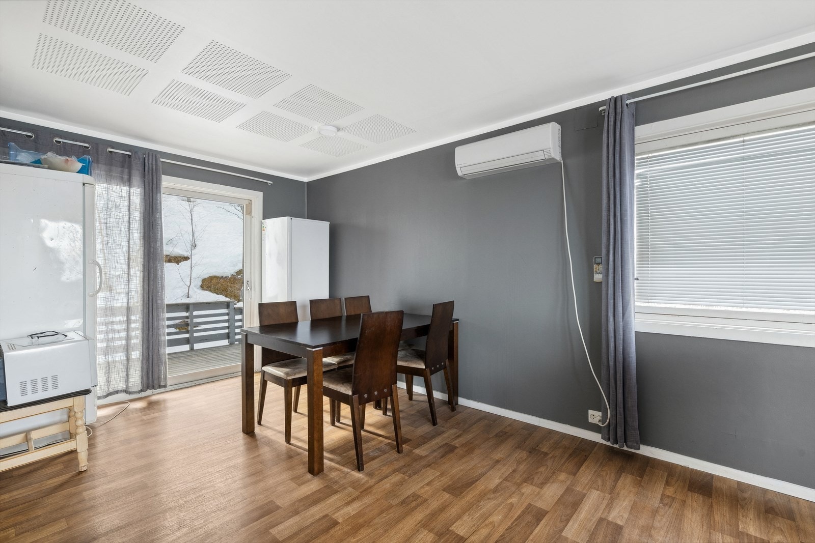 Spisestuen har god plass til spisegruppe og tilhørerne møbler. Galleribilde