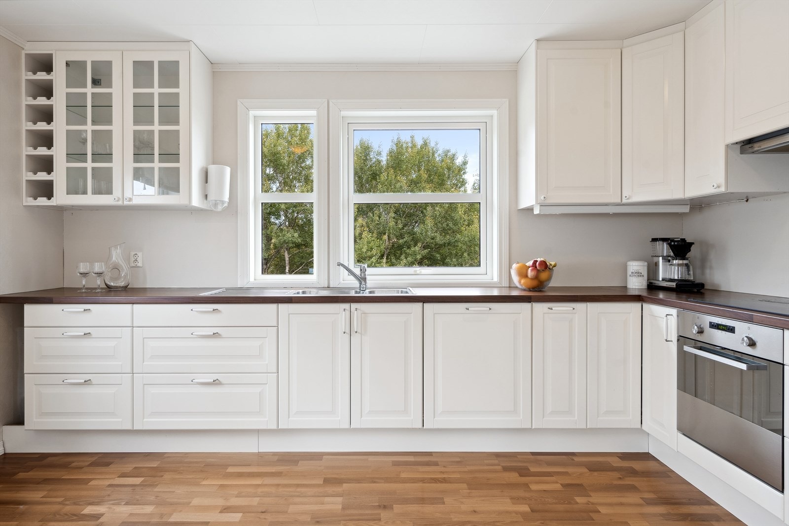 I 2.etasje finner vi et flott og romslig kjøkken Galleribilde