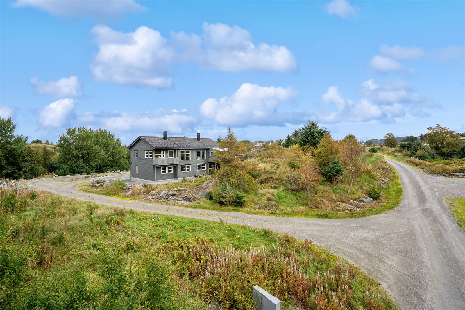 Tomannsboligen ligger landlig og usjenert til Galleribilde