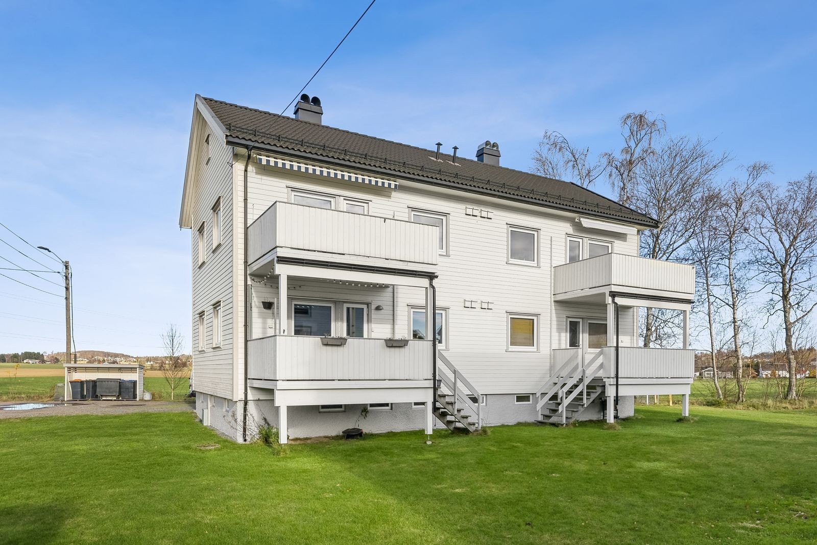 Leiligheten ligger i 1. etg til venstre på bildet. Velkommen til visning! Galleribilde