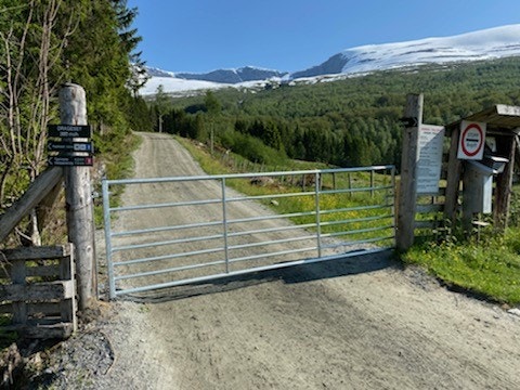 Dalsvegen opp til støylen er felles privat bomveg som vert vinterbrøyta Galleribilde