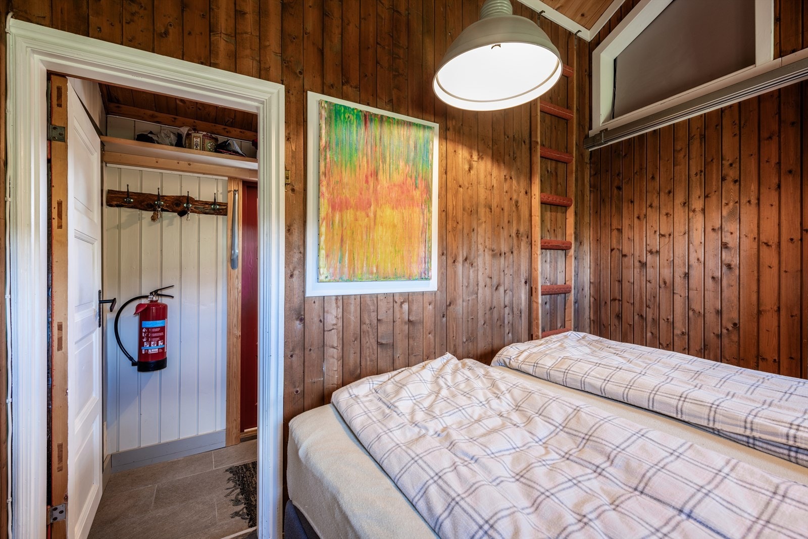 Hovedsoverom med tilgang til hemsen. Galleribilde