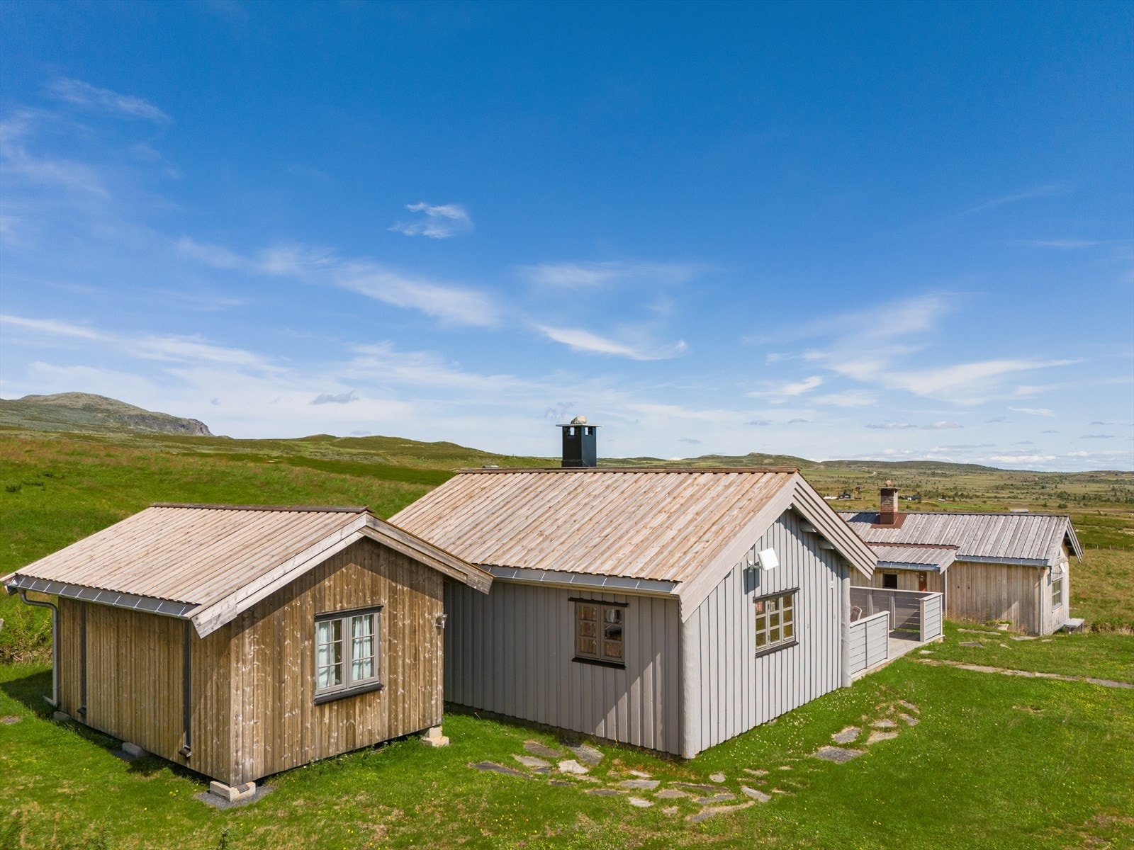 Hellebuvegen 285 og frittstående utebod. Galleribilde