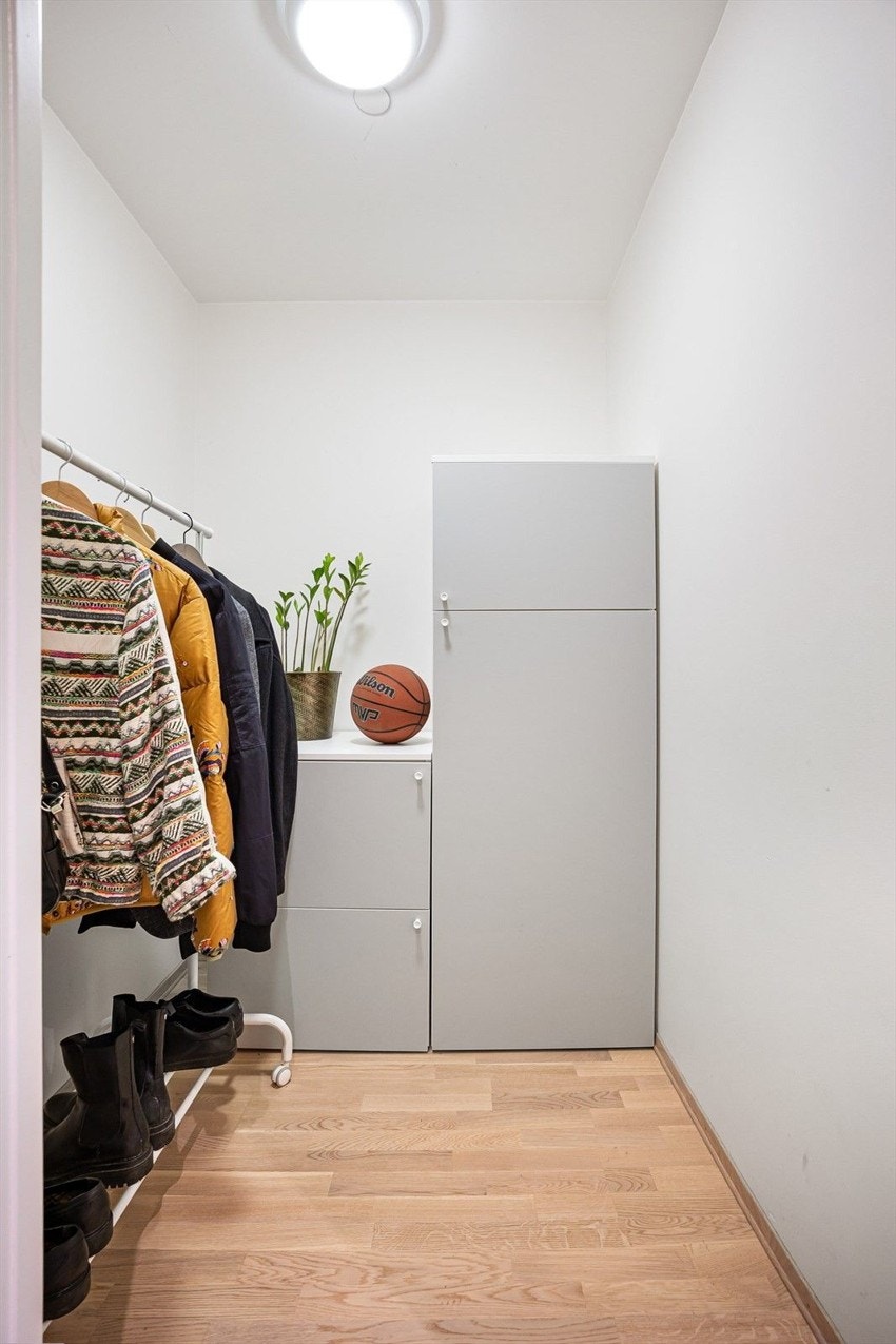 Perfekt for å gjemme unna støvsuger, tørkestativ og og mye mer. Galleribilde