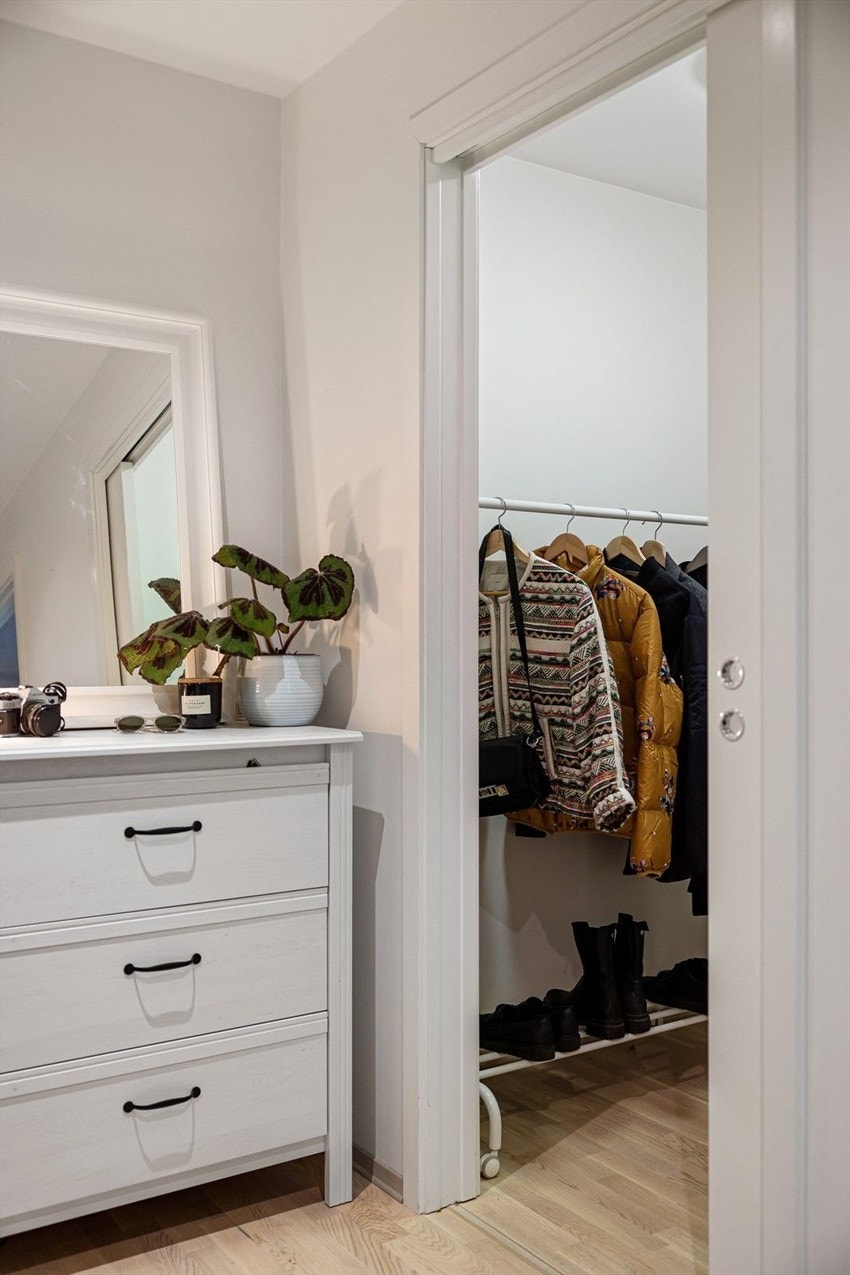 Fra entréen er det adkomst til et praktisk omkledningsrom. Galleribilde