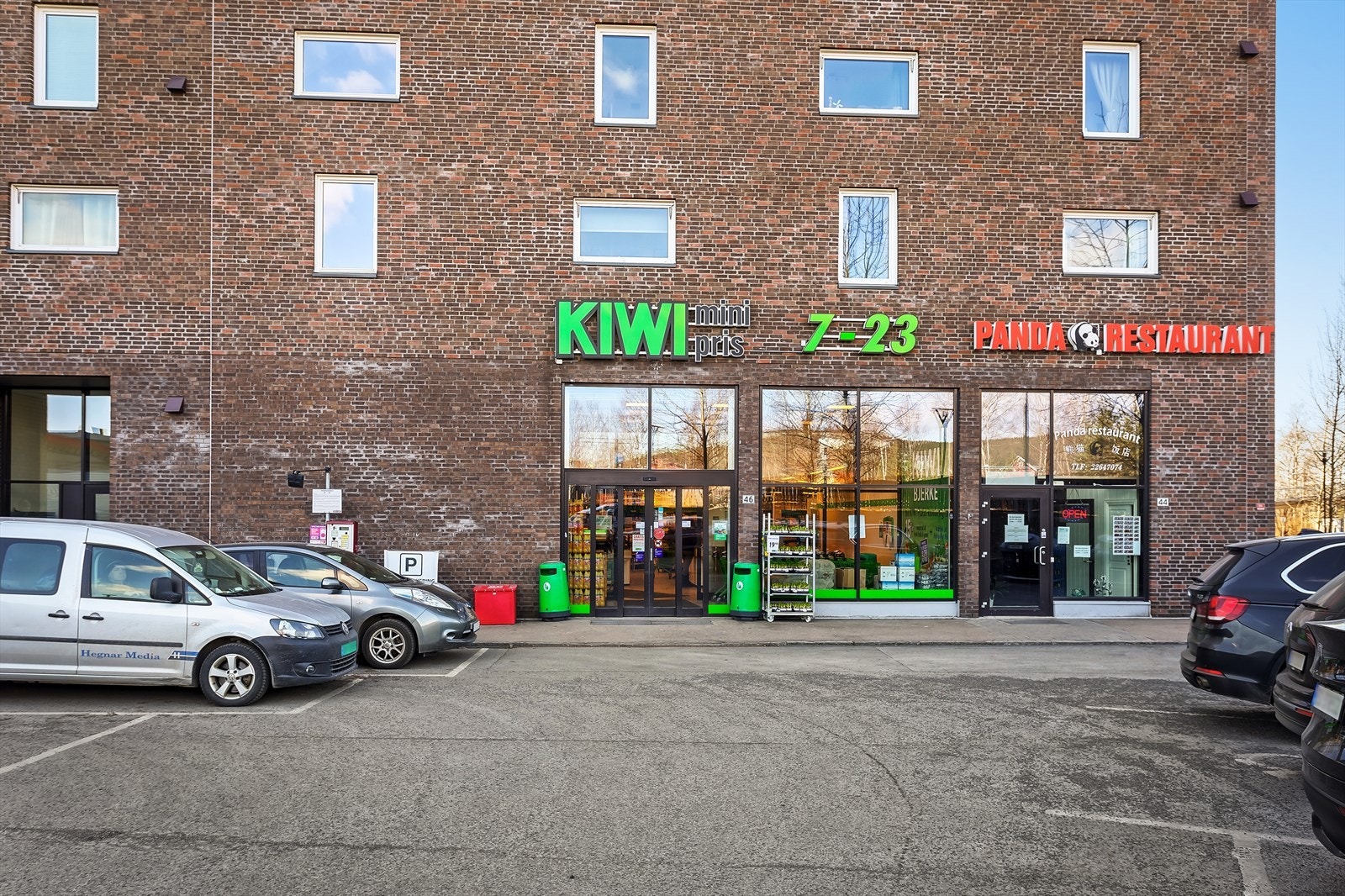 Fra boligen er det gangavstand til en rekke matbutikker! Galleribilde