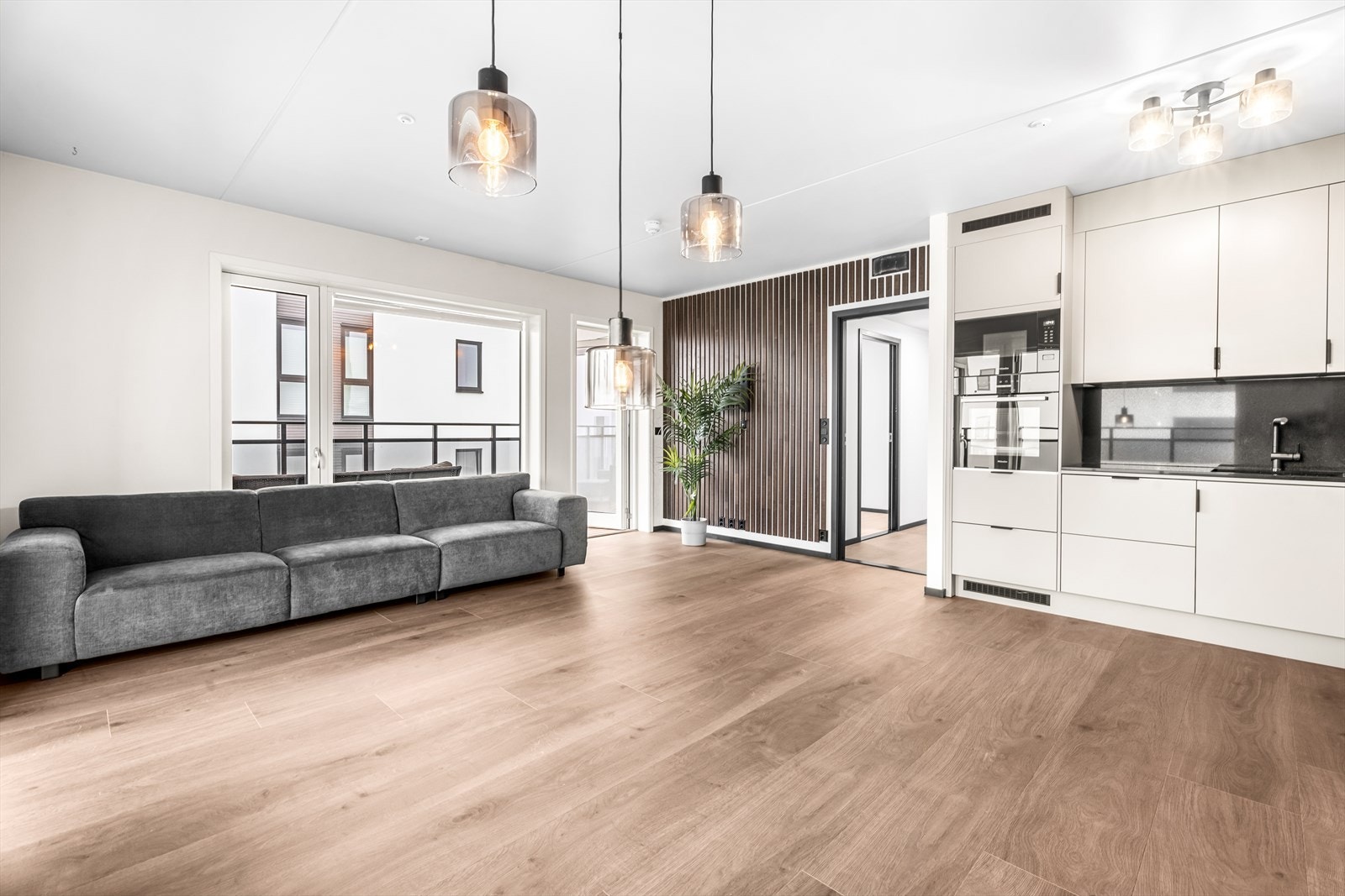 Stuen er av god størrelse med flere innredningsmuligheter. Galleribilde