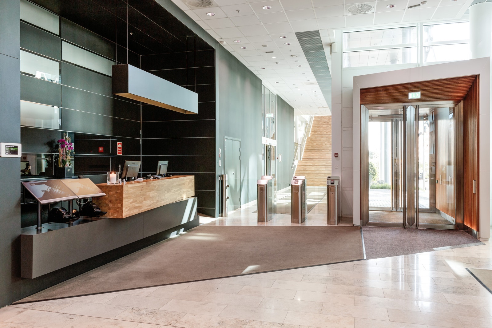 I DEG16 møtes du av en stor og luftig resepsjon betjent med personlig service levert av Braathen Eiendom Galleribilde