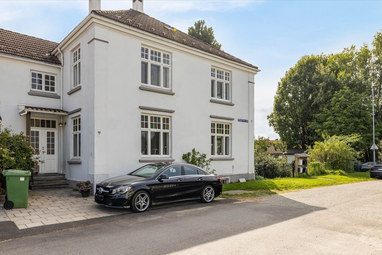 Det er i tillegg oppført bod og garasje på eiendommen. Galleribilde