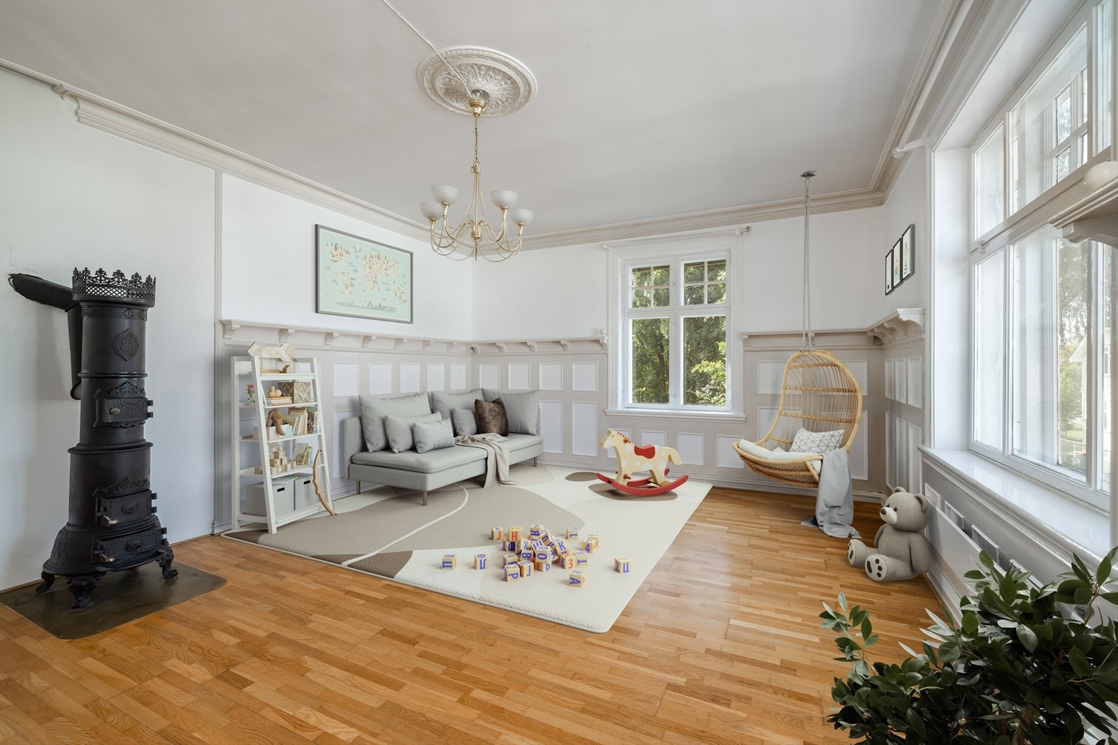 Boligen har en lys og herskapelig stue i 2. etg, hvor det er mange flotte originale detaljer. Galleribilde