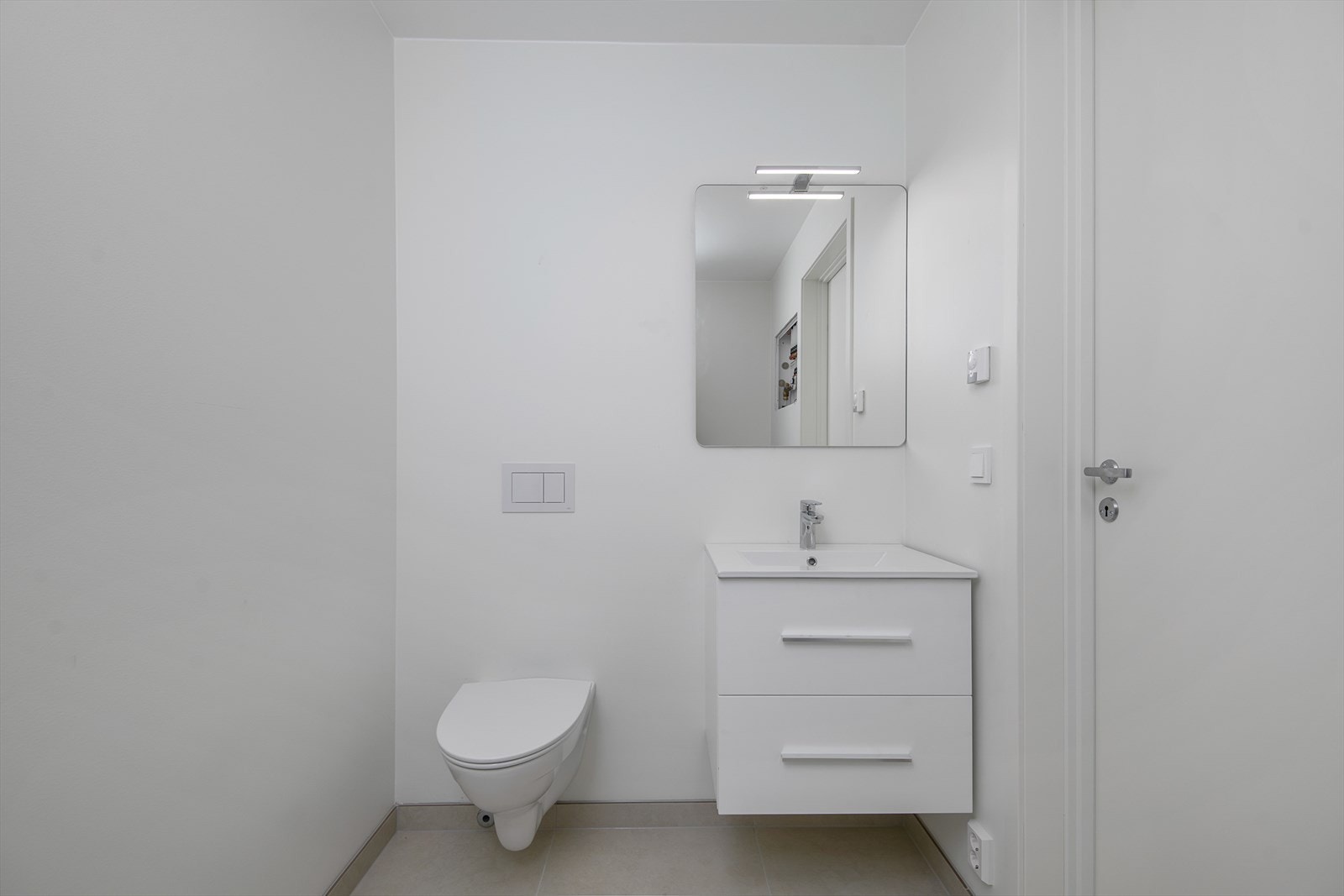 Bad vaskerom med opplegg for vaskemaskin tørketrommel Galleribilde