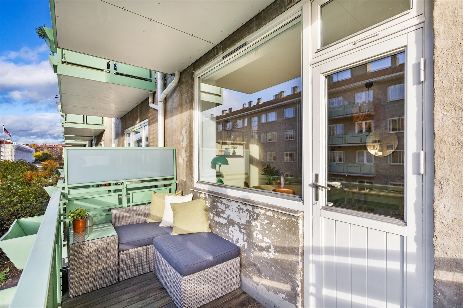 Gode møbleringsmuligheter også på balkongen Galleribilde