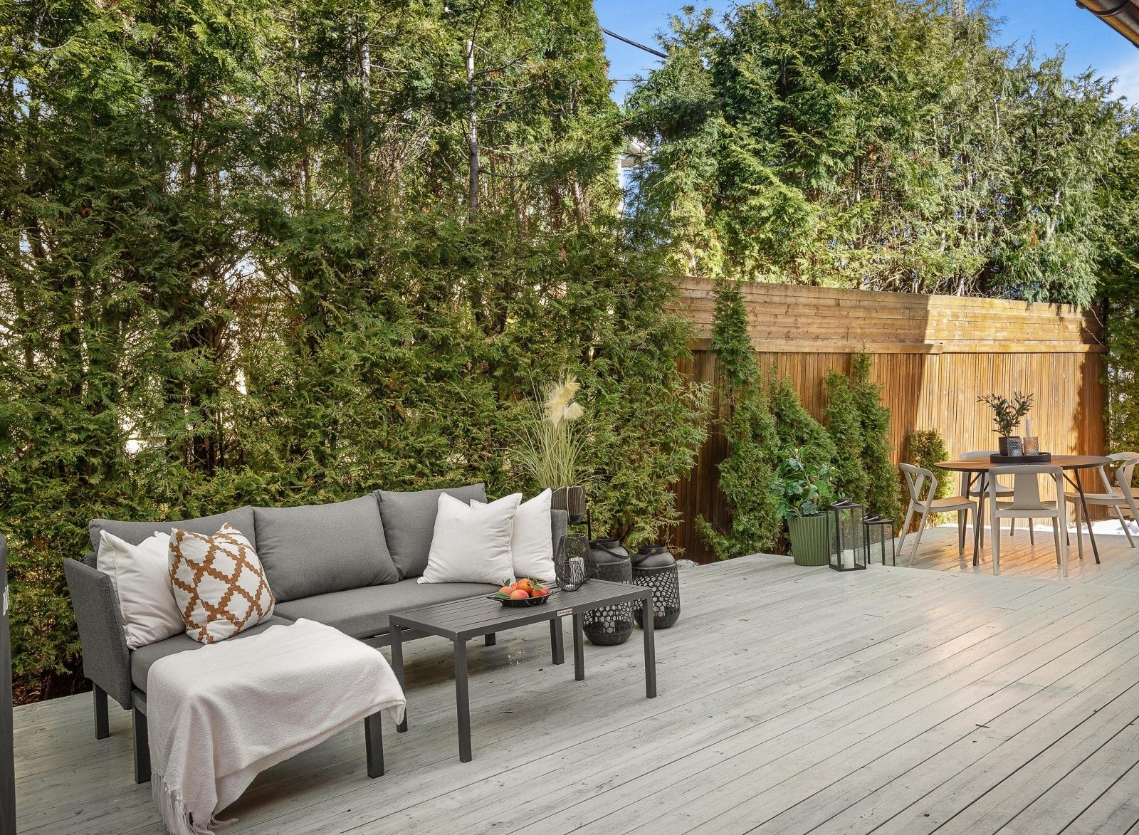 Taktekking ble oppgradert i 2018 i regi av sameiet. Se mer info om terrasse/hage i salgsoppgave. Galleribilde