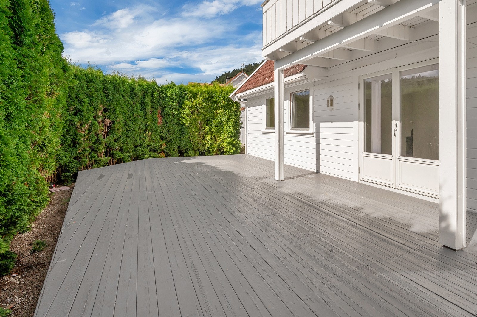 Usjenert og solrik tomt Galleribilde