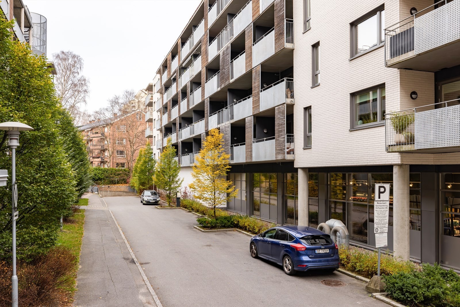 Fra boligen er det nærhet til alt av fasiliteter, servicetilbud, rekreasjonsområder og kollektivtilbud. Galleribilde