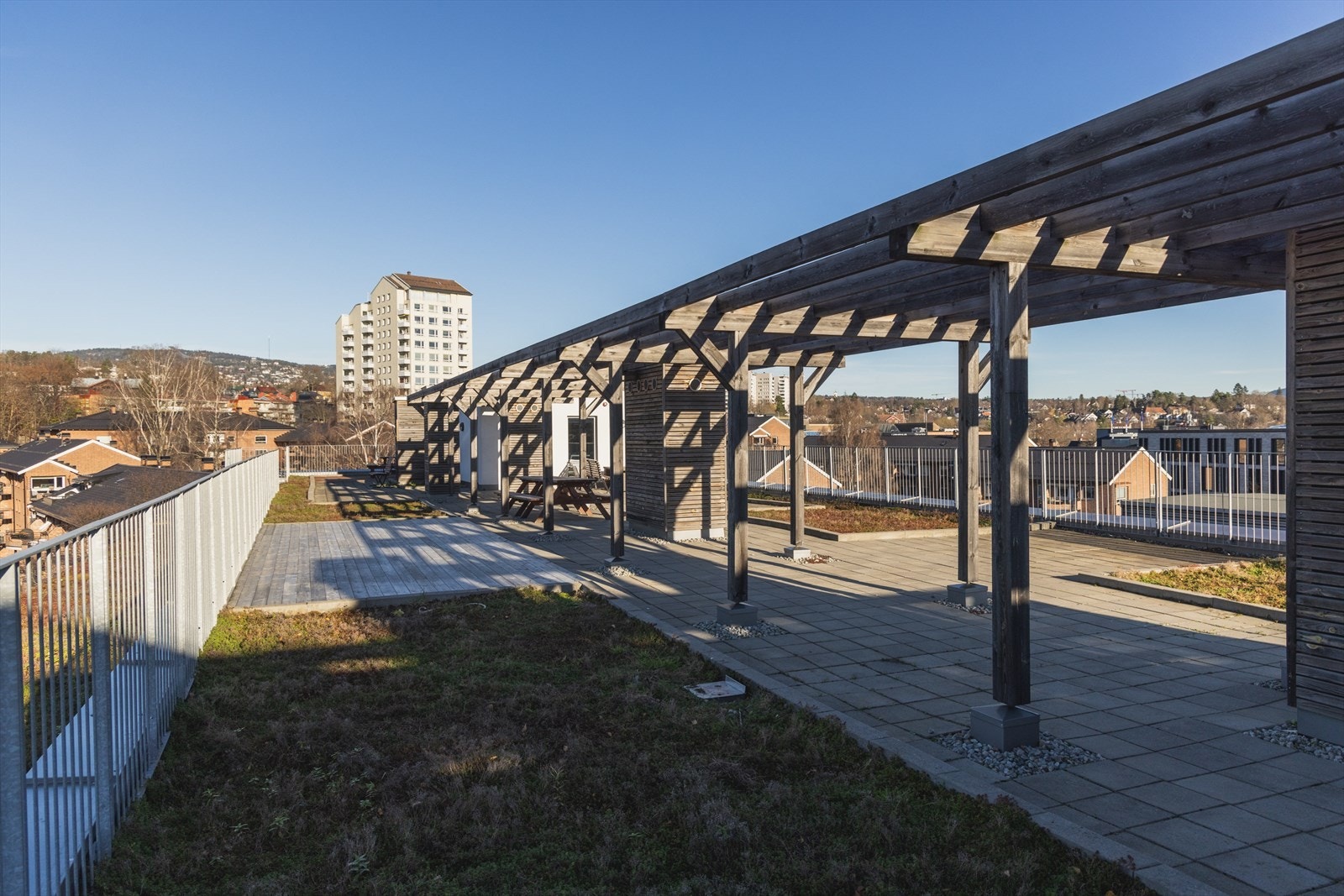 Felles takterrasse med utsikt og gode solforhold.. Galleribilde
