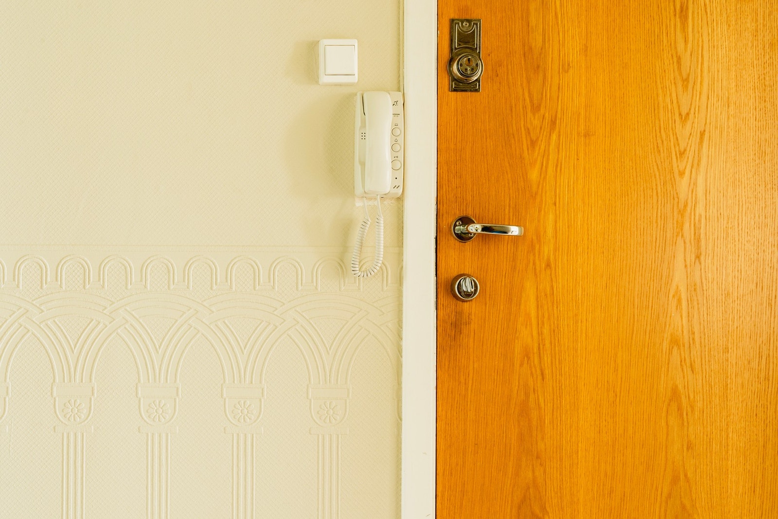 Velkommen inn! Leiligheten har gjennomgående vært oppgradert i alle rom men samtidig ivaretatt noen av de orginale detaljer. Galleribilde