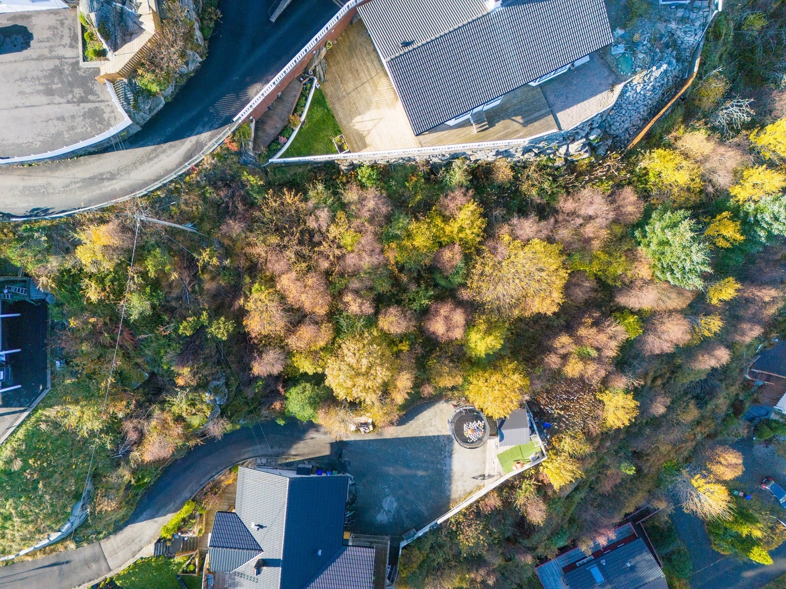 Tomten er på 891 m² og er avsatt til boligbebyggelse i kommuneplanen Galleribilde