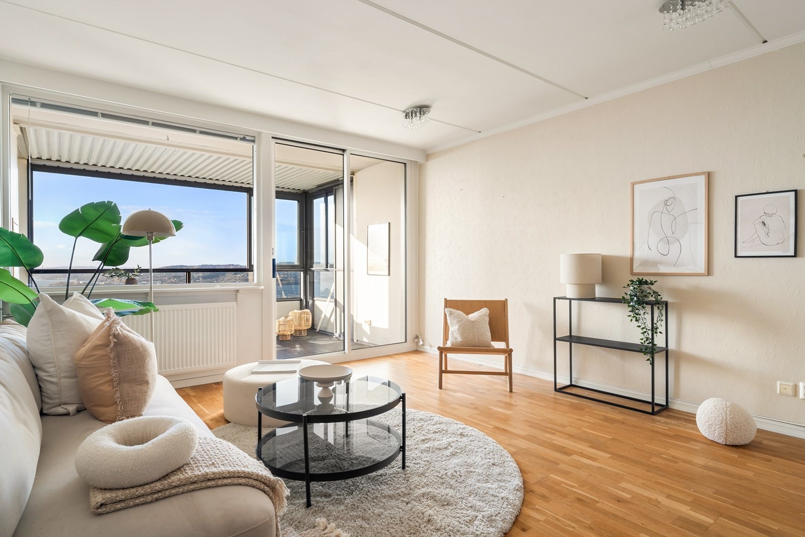Fra stuen er det utgang til privat innglasset balkong. Galleribilde