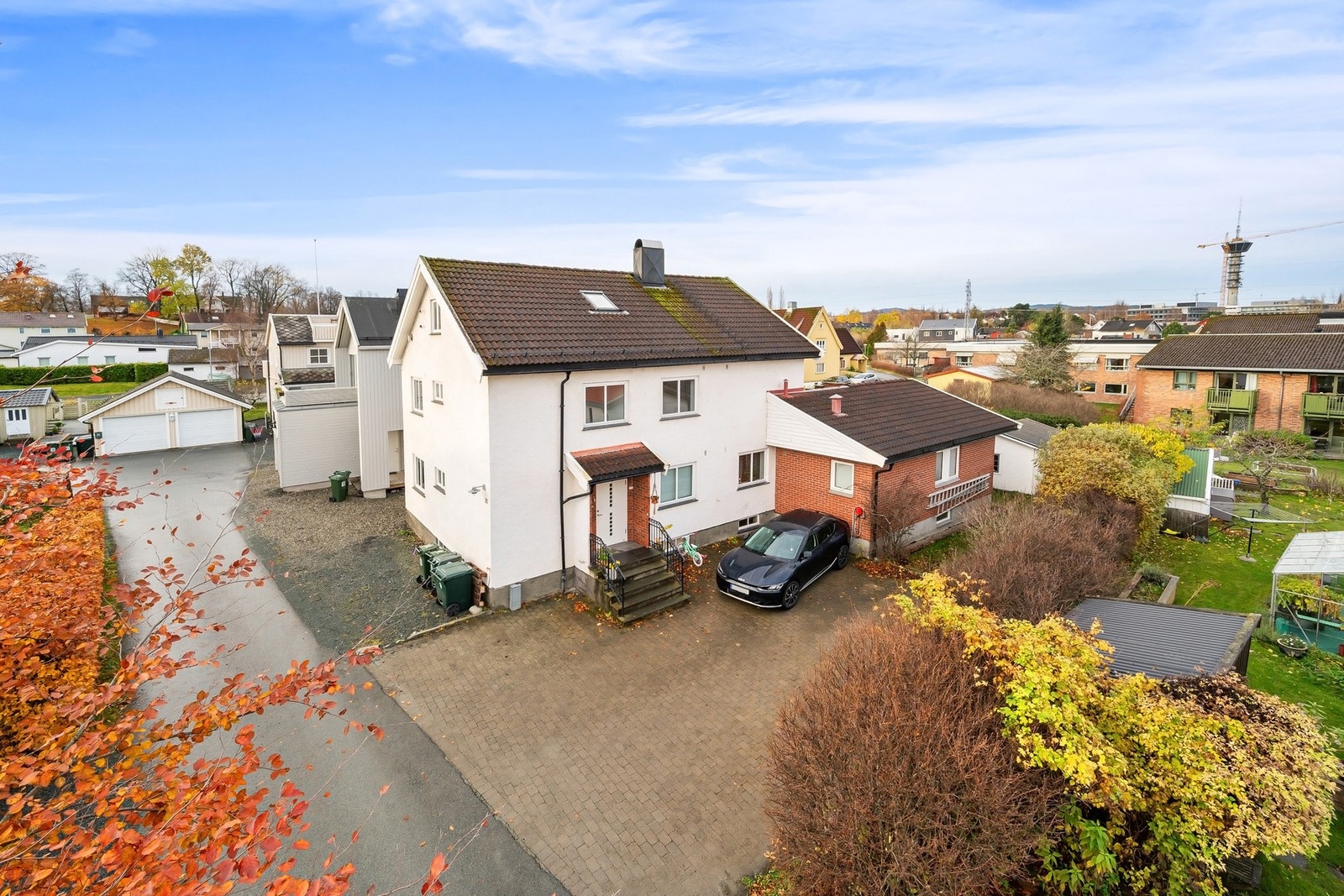 Sameiet ligger nært offentlig kommunikasjon og nært servicefasiliteter på Valentinlystsenteret og butikker i nærområdet. Det er hyppige bussavganger til NTNU Dragvoll og sentrum. Galleribilde