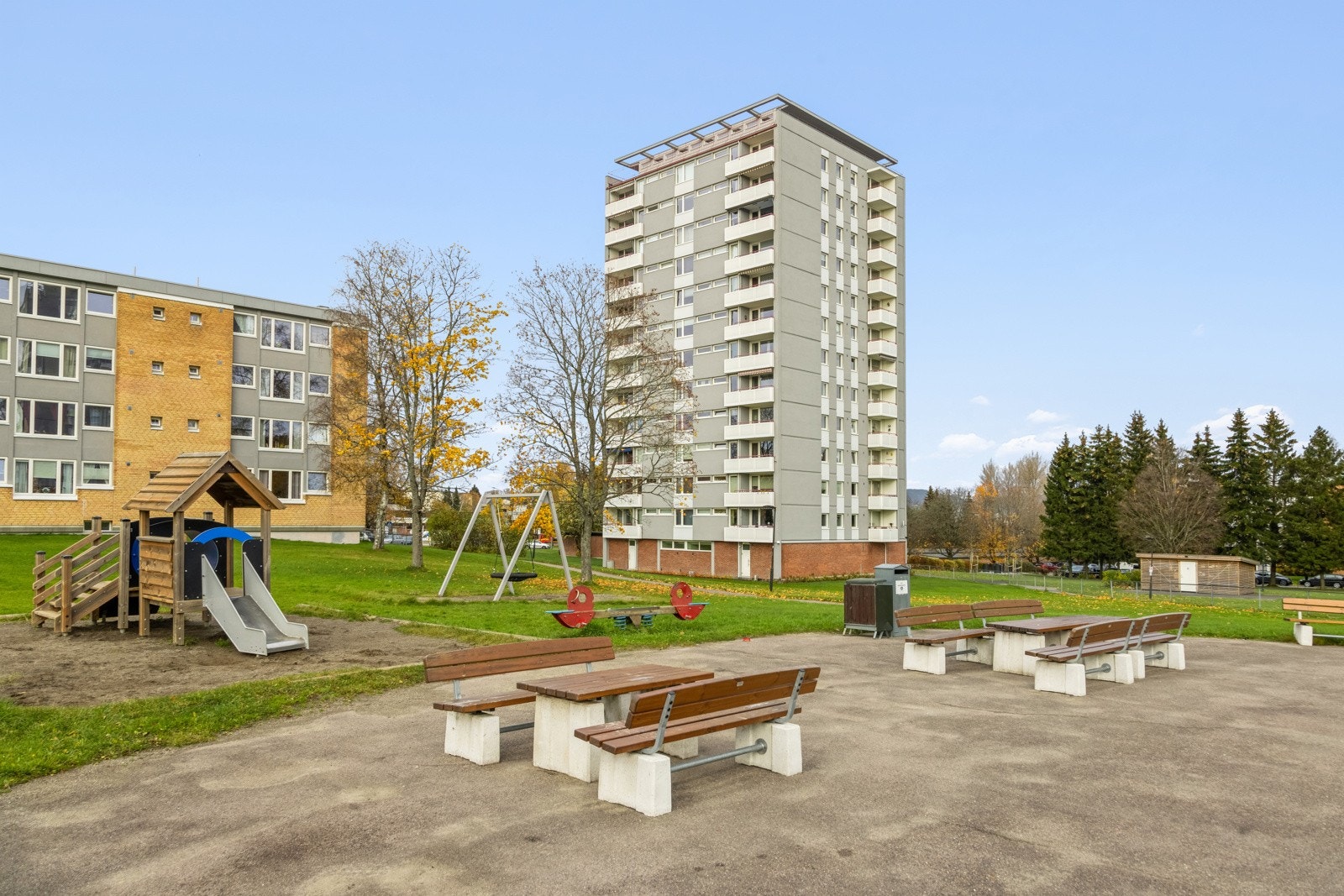 Store grøntarealer i borettslaget til glede for store og små. Galleribilde