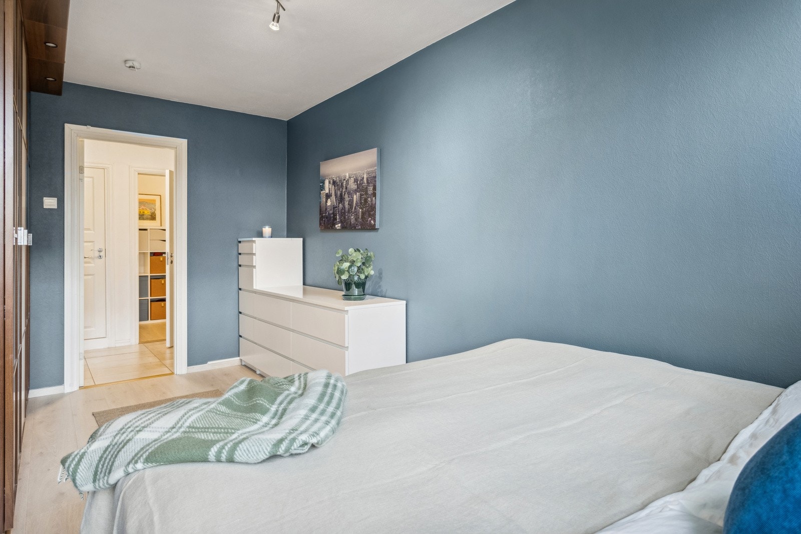 Romslig og fint soverom. Galleribilde