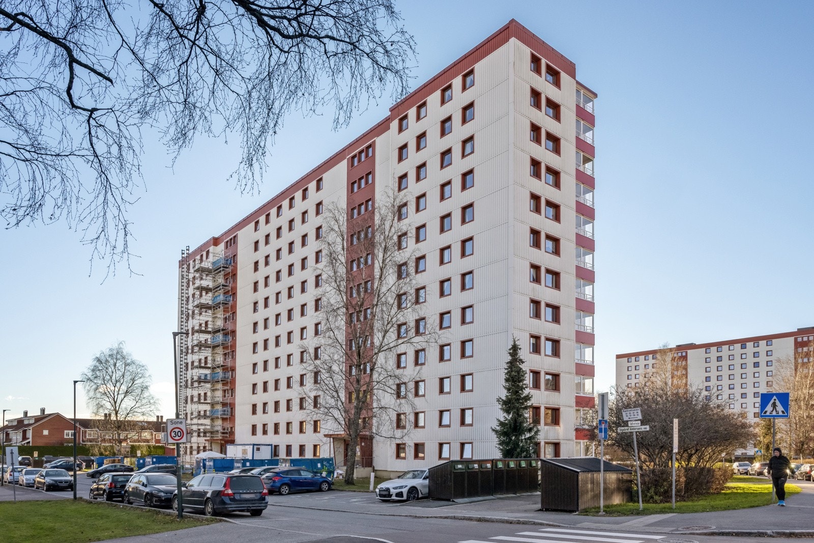 Mellomgården borettslag har godt vedlikeholdt bygningsmasse og flotte uteområder. Galleribilde