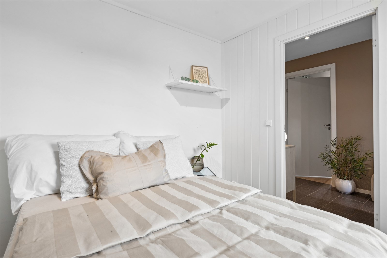 Soverom nr. 2 egner seg fint som barnerom, kontor eller gjesterom. Galleribilde