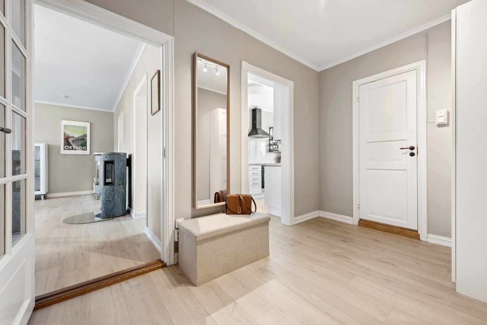 En delikat entrè, et hyggelig rom å ønske venner og familie velkommen. Galleribilde