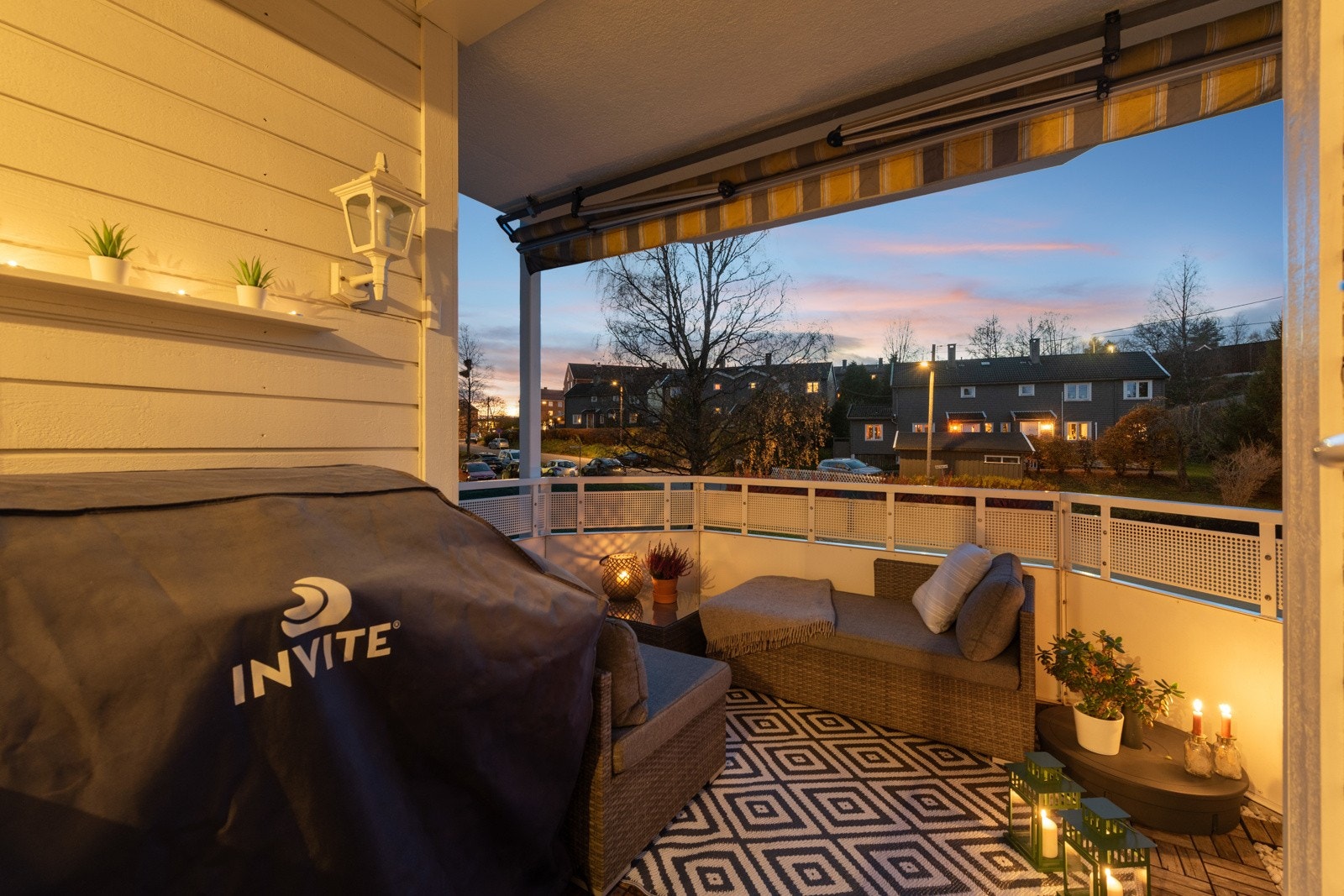 Lag din egen oase av møbler og blomster og kos dere på kveldene på egen lun og skjermet balkong. Galleribilde