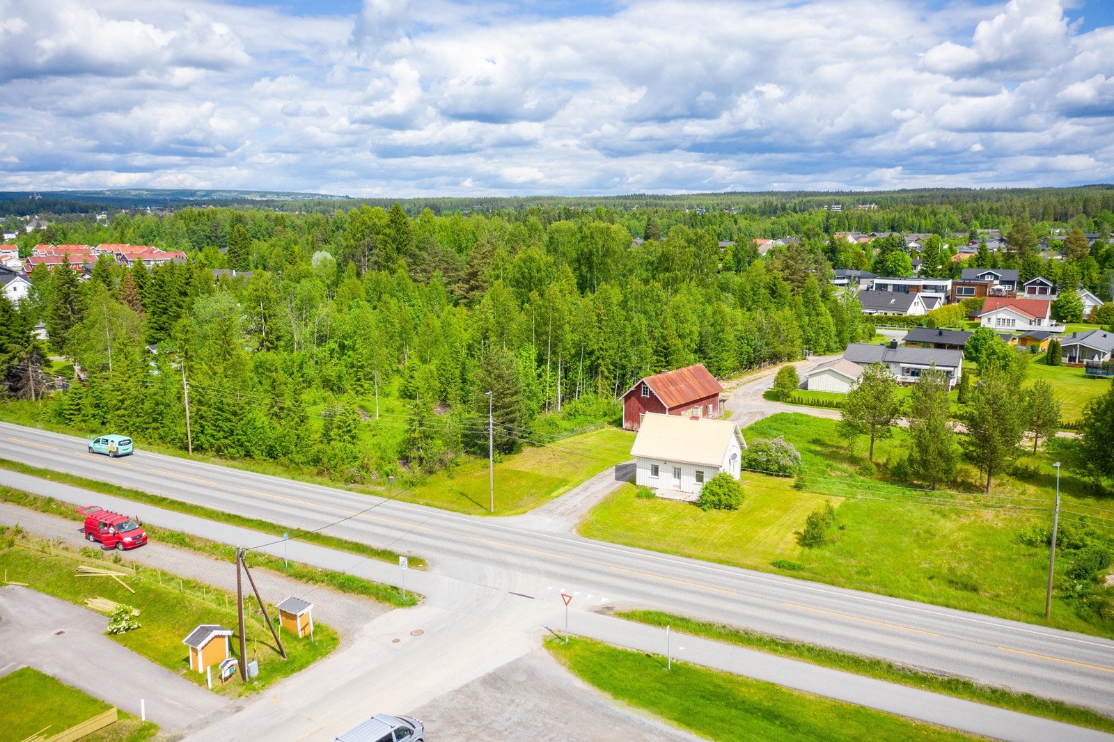 Tomten kan eventuelt deles opp i flere tomter. Galleribilde