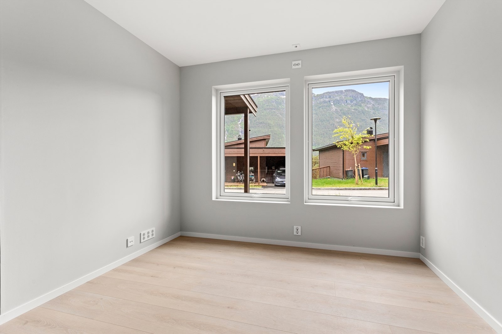 Dei store vindaugsflatene gjev eit fint lysinnslepp. Galleribilde