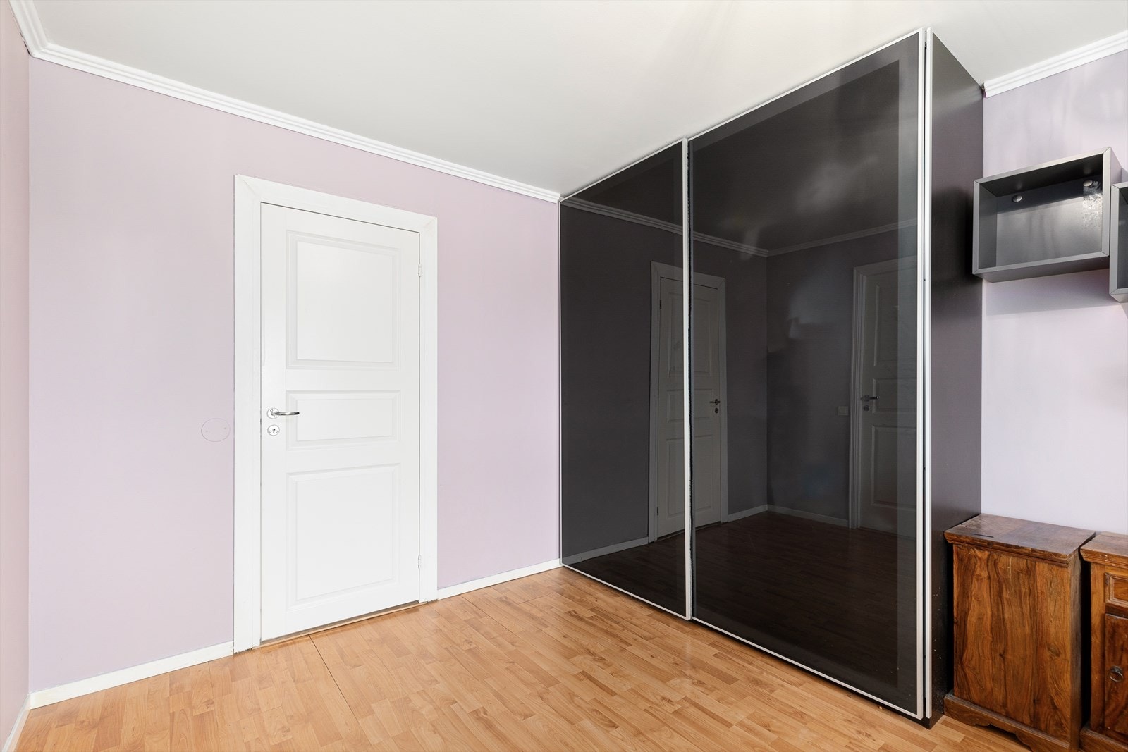 Romslig soverom. Galleribilde