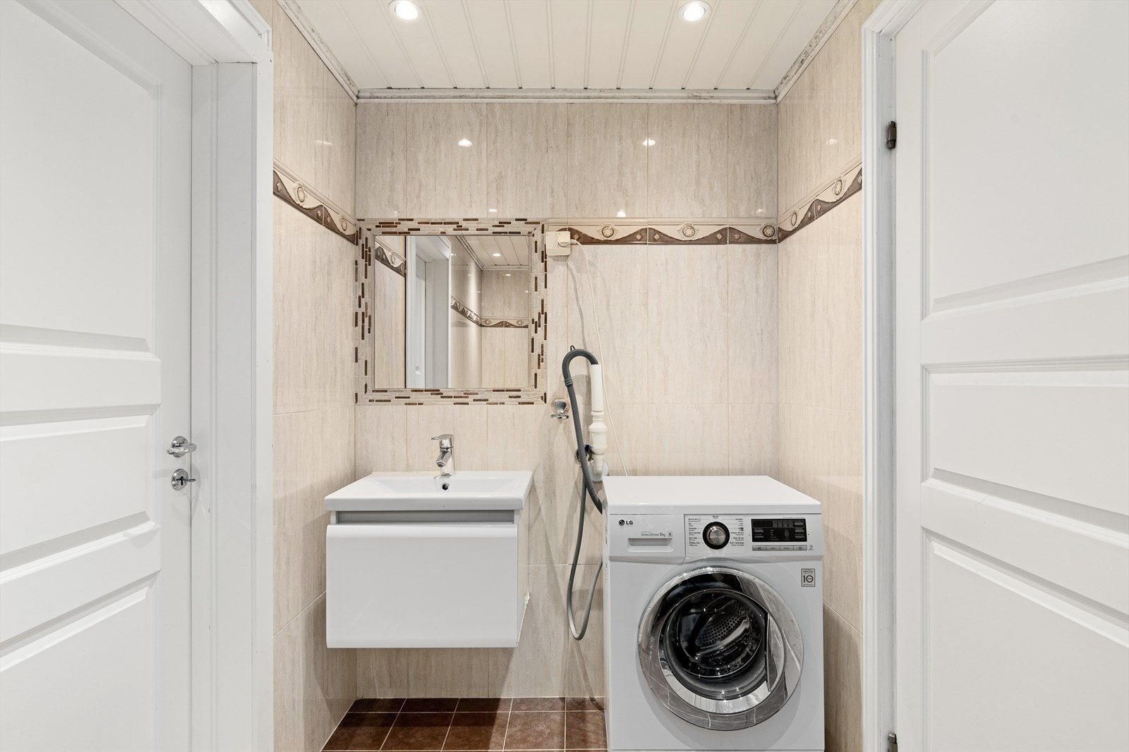 Bad med opplegg til vaskemaskin Galleribilde